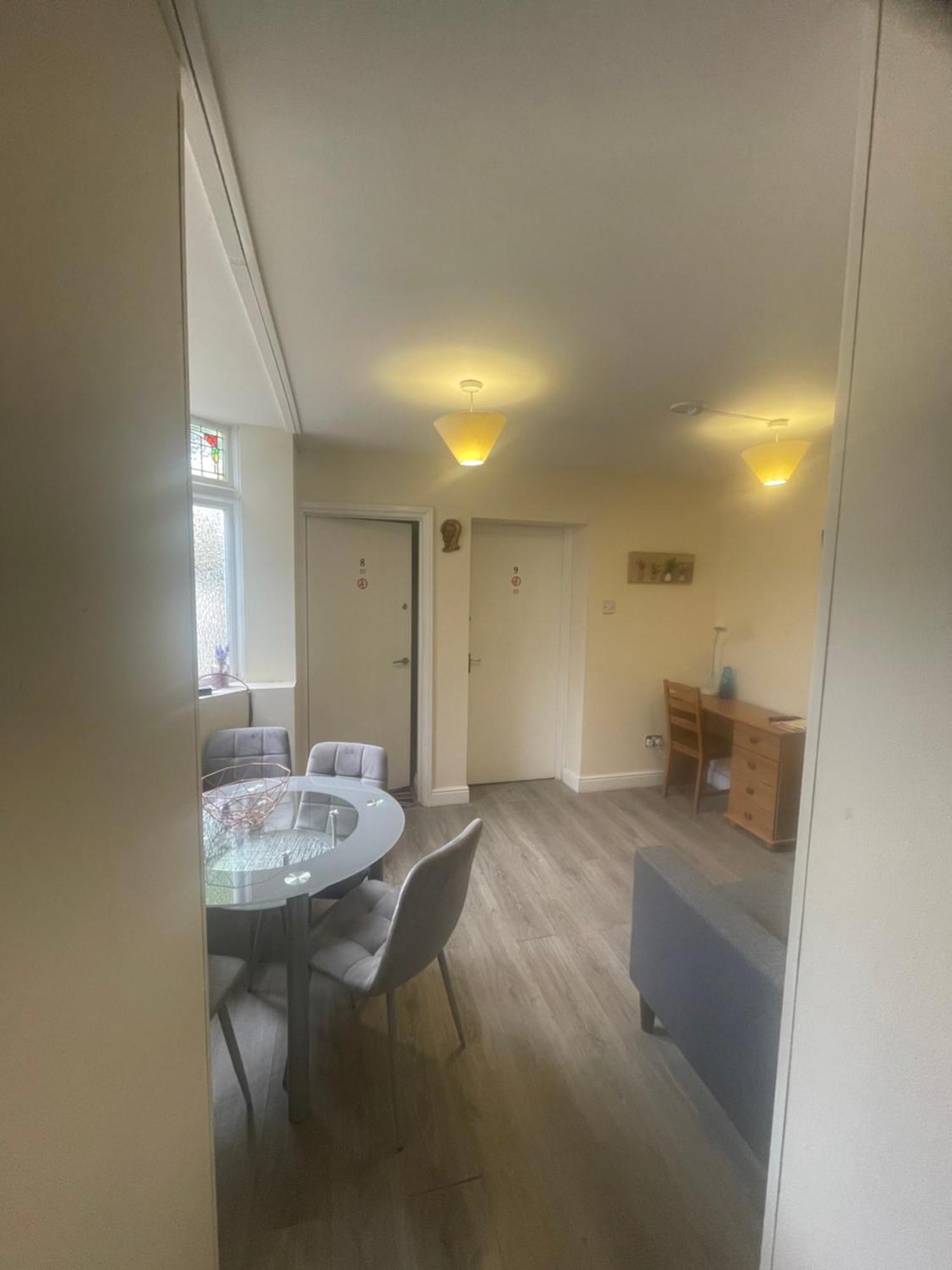 2 Bedroom Apartment On Suite Bathroom, Southmead Bristol Exterior photo