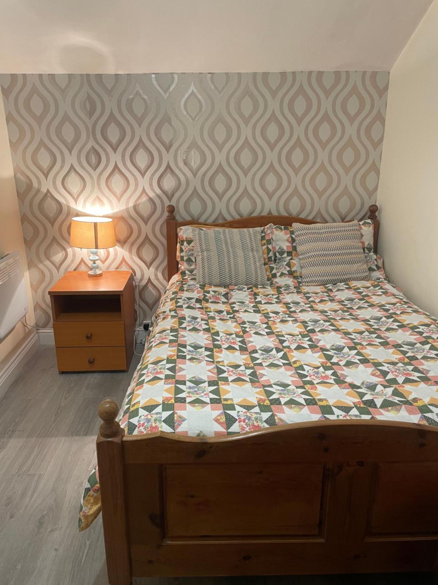 2 Bedroom Apartment On Suite Bathroom, Southmead Bristol Exterior photo